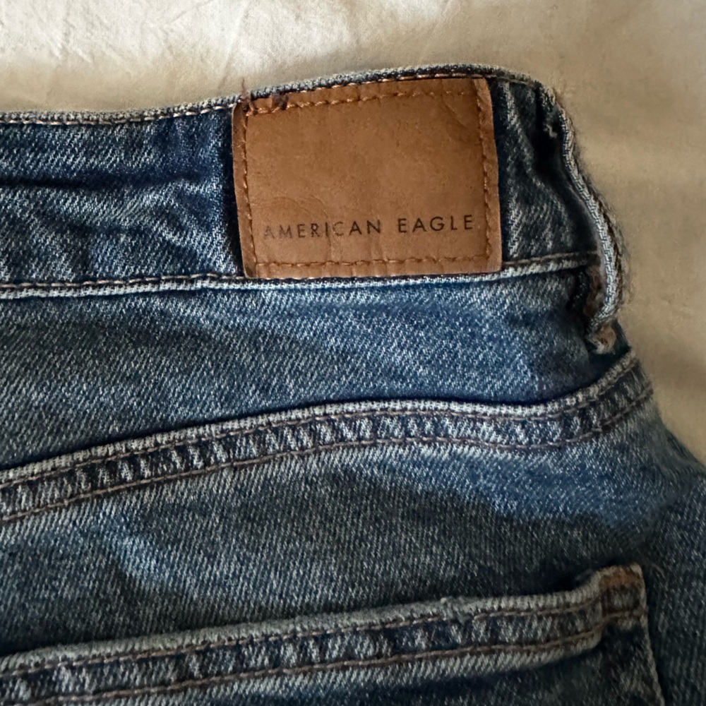 Women’s high waisted American Eagle denim jeans - Picture 4 of 4